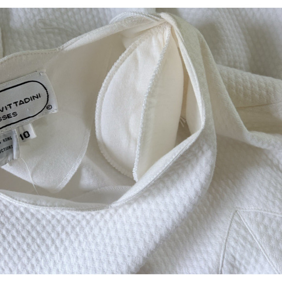 VTG Adrienne Vittadini White Cotton Dress Sz 10 Scalloped Textured Gold Button - Picture 13 of 16